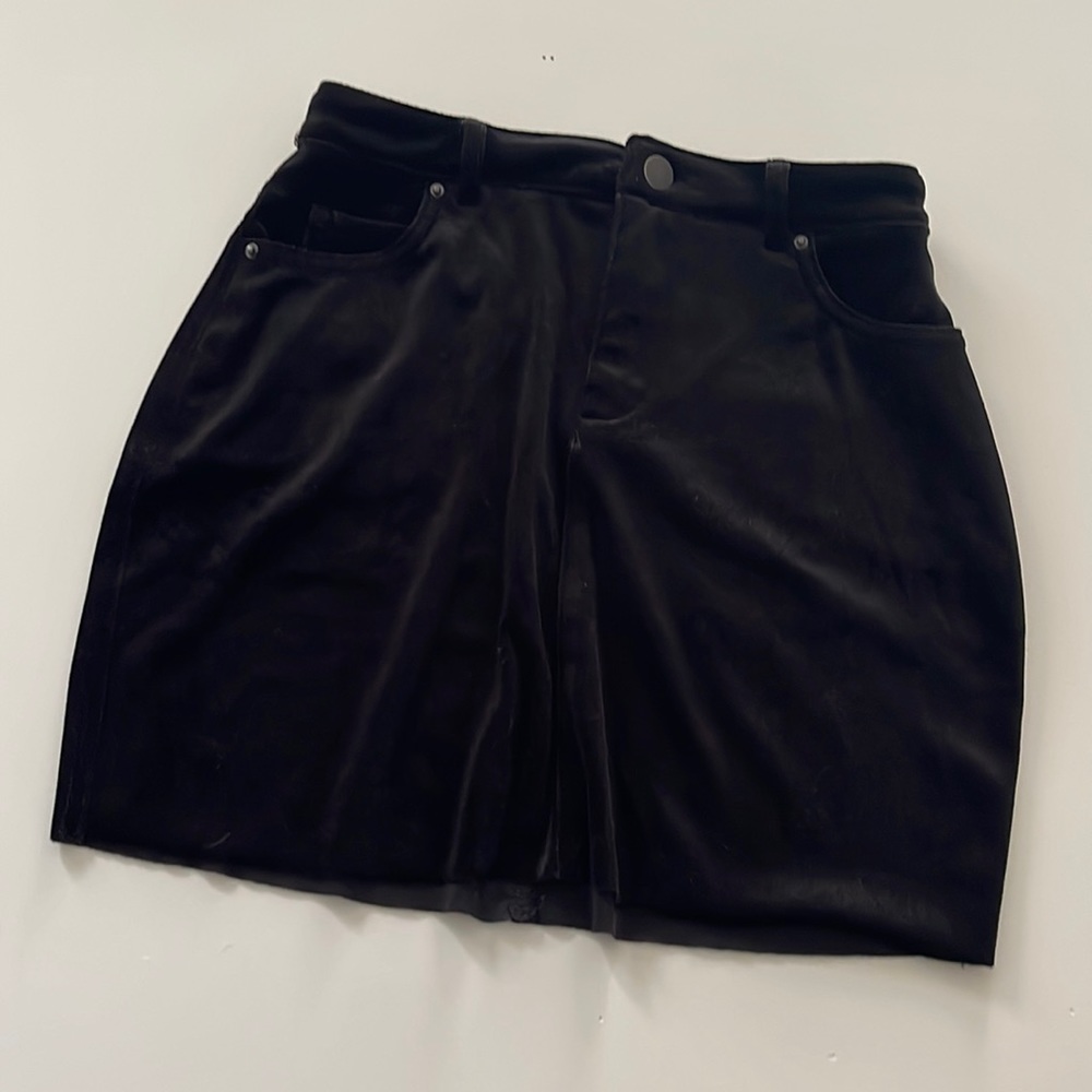 Forever 21 black velvet skirt